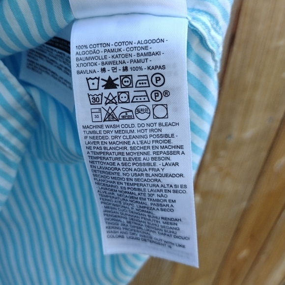 Levi's - Oversized Fit Striped Button Down Shirt - Picture 14 of 16